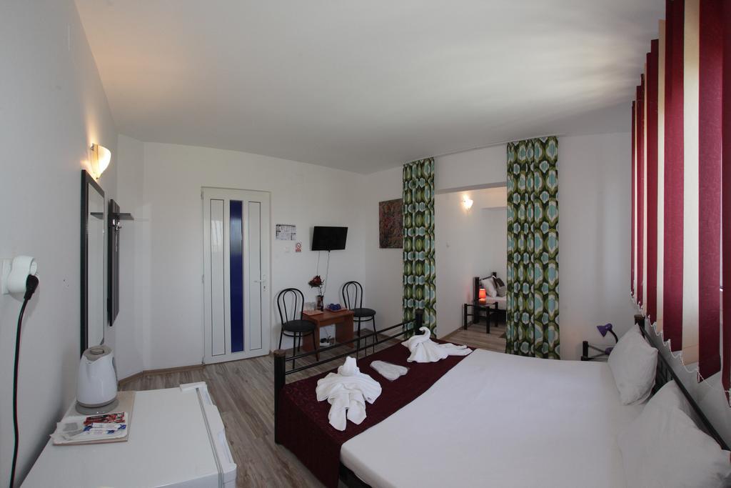 Hotel Panos à Două Mai Extérieur photo
