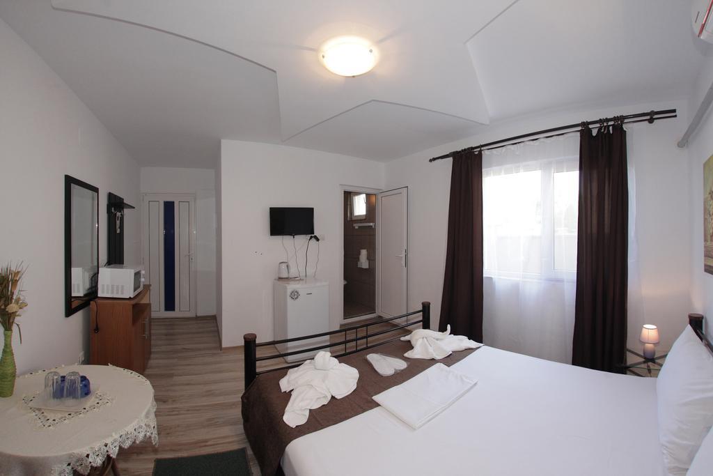 Hotel Panos à Două Mai Extérieur photo