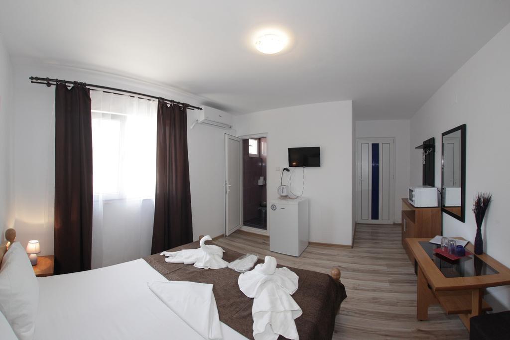 Hotel Panos à Două Mai Extérieur photo
